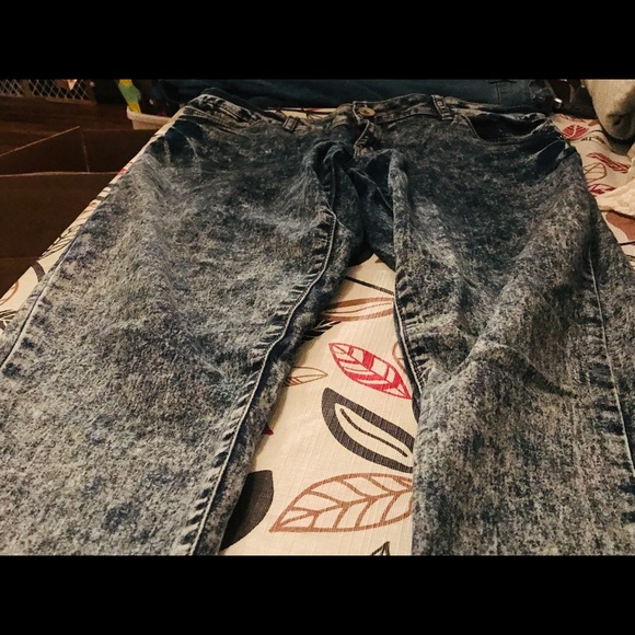 Jeans - Picture 1 of 3